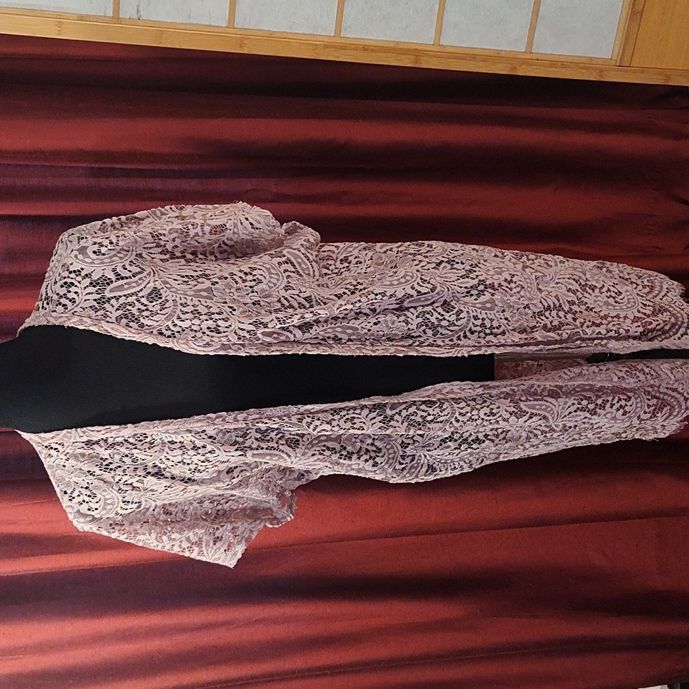 Lace lilac shaw